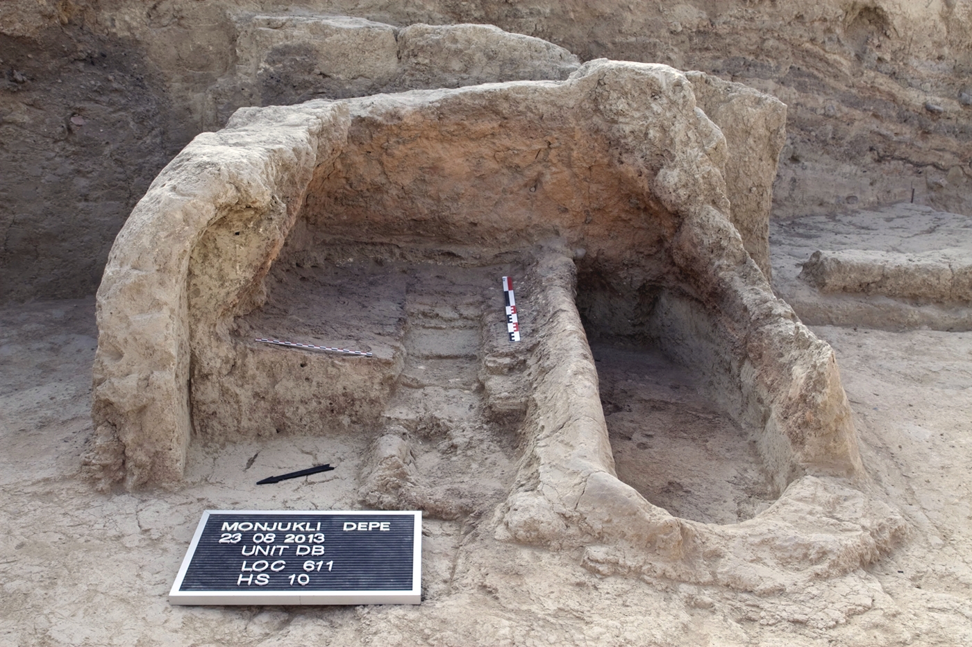 The double-chambered oven, FI 44, in House 10. The floor of the larger chamber was replastered multiple times; underneath the lowest one was a layer of pebbles.