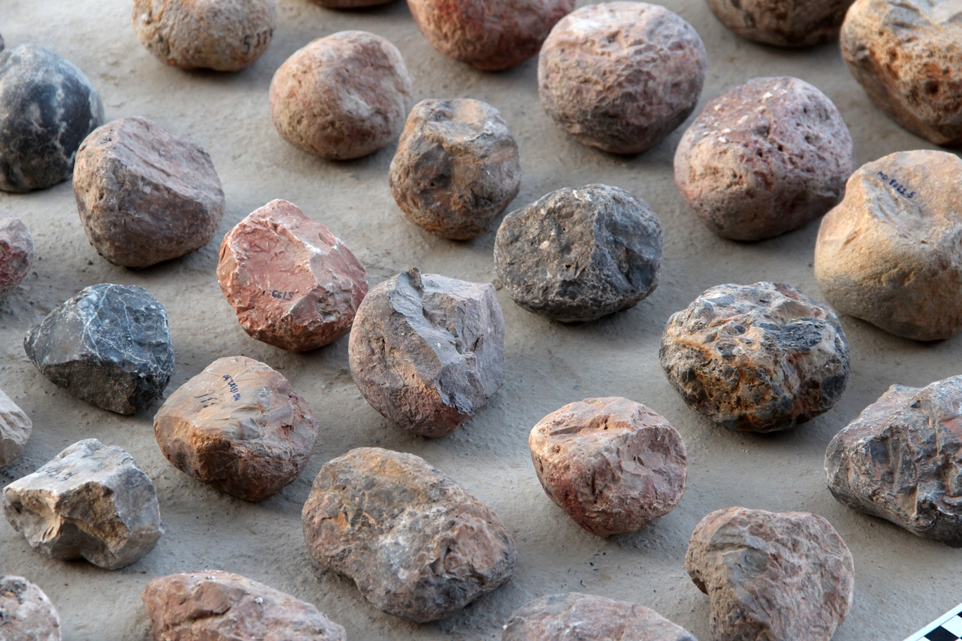 Schlagsteine aus verschiedenen Materialien 