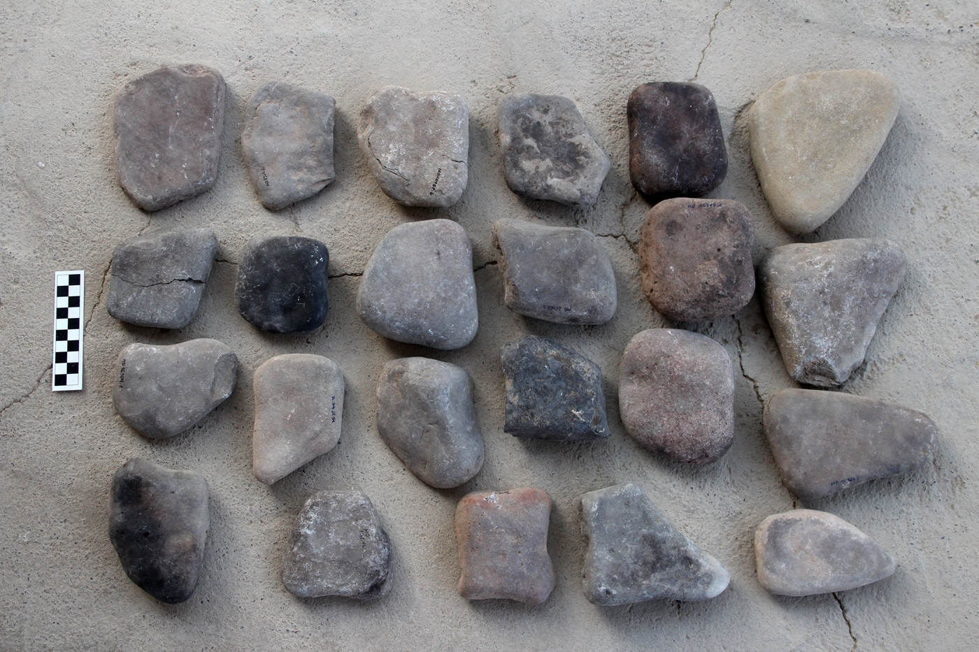 Burnt stones with traces of soot and occasionally fracturing